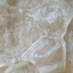 NWOT Natural Wear White Lace Bra with Adjustable Straps